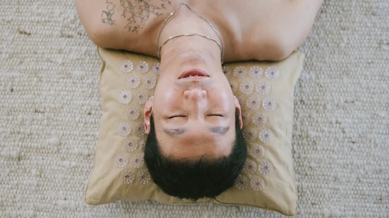 Meditation im Liegen - neue Wohlfühl-Routine