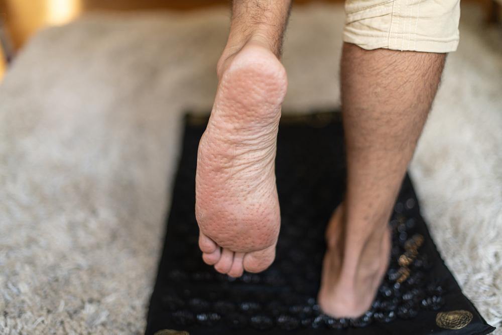 Hausmittel und Therapie für Plantarfasziitis - ShaktiMat_de